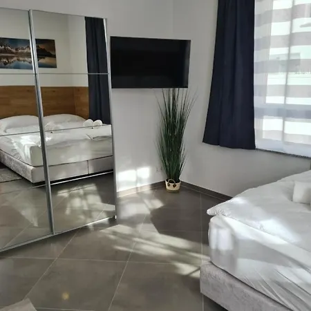 Wellandhome Aalen - 6 Rooms Buitenkant foto