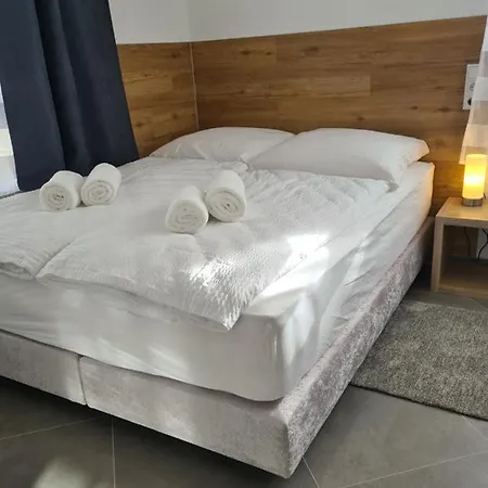 Wellandhome Aalen - 6 Rooms Buitenkant foto
